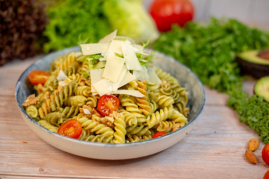 Deliziosa pasta con verdure, pomodorini freschi e parmigiano.